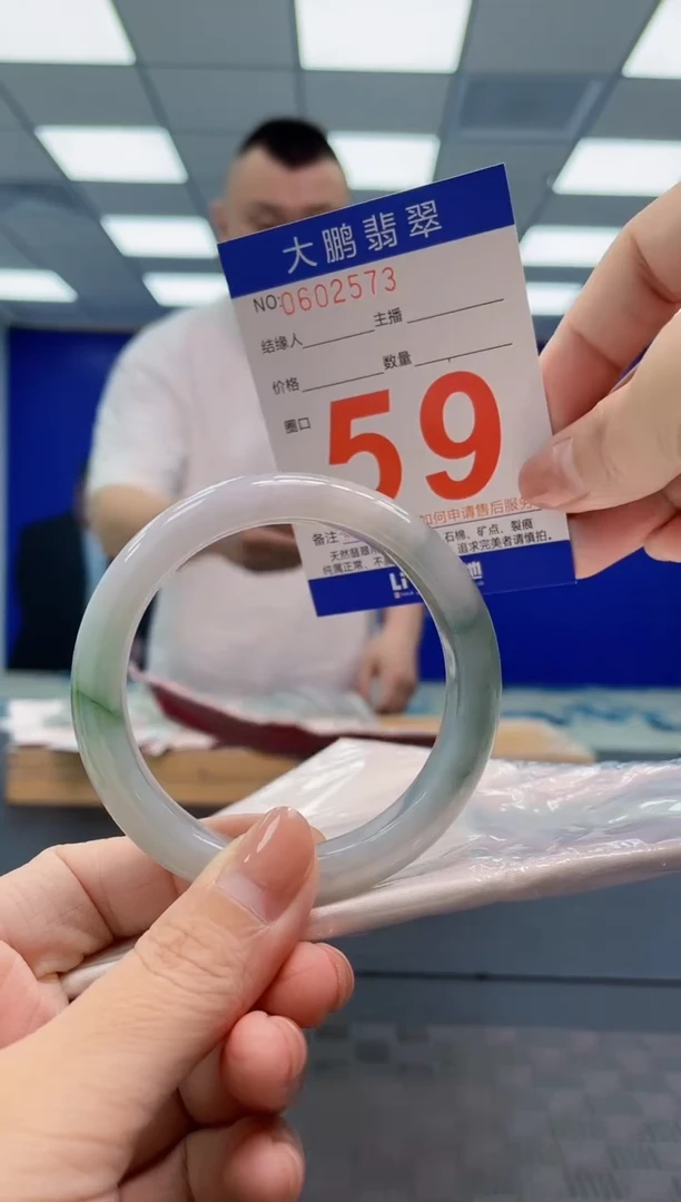 翡翠手镯未镶嵌AAAAAAAA