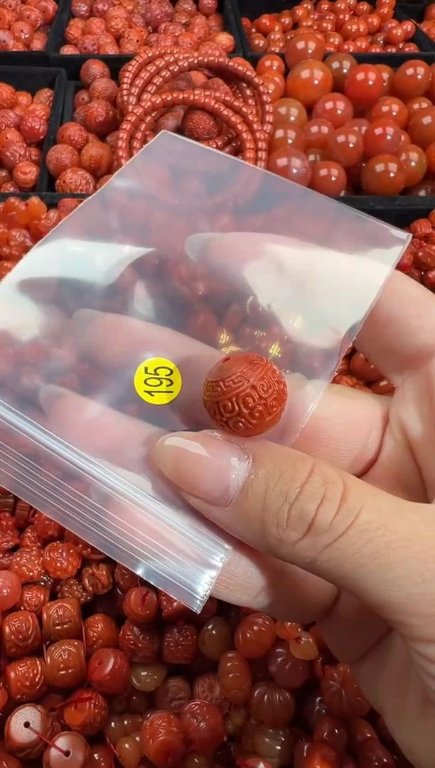 南红玛瑙未镶嵌颈饰1