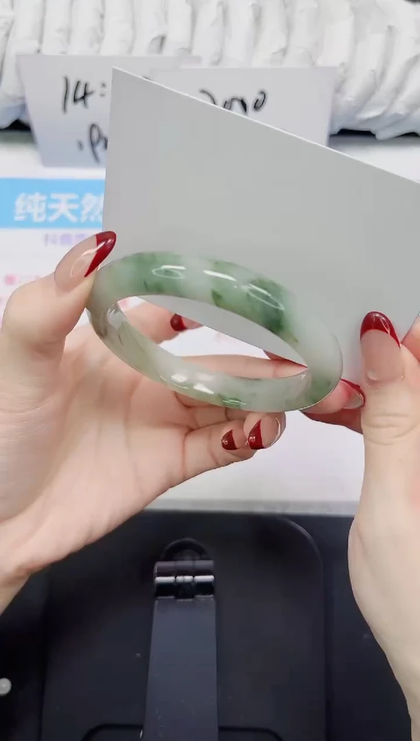 【闪购商品】石英质玉手镯未镶嵌47