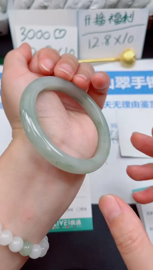 石英质玉（天山翠）手镯未镶嵌48号//圈口56