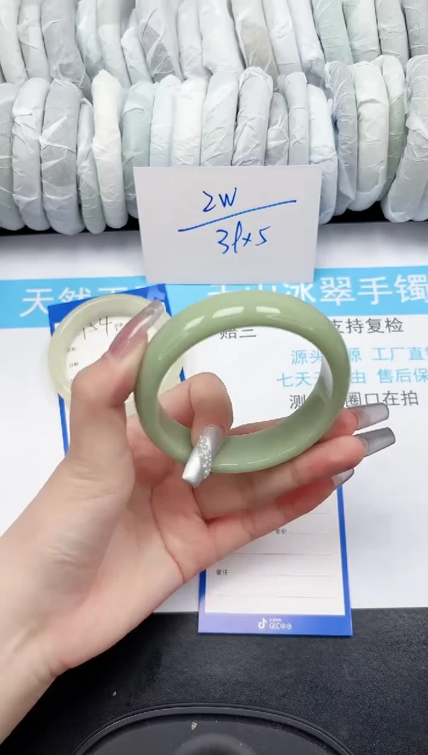 【闪购商品】石英质玉手镯未镶嵌155-60