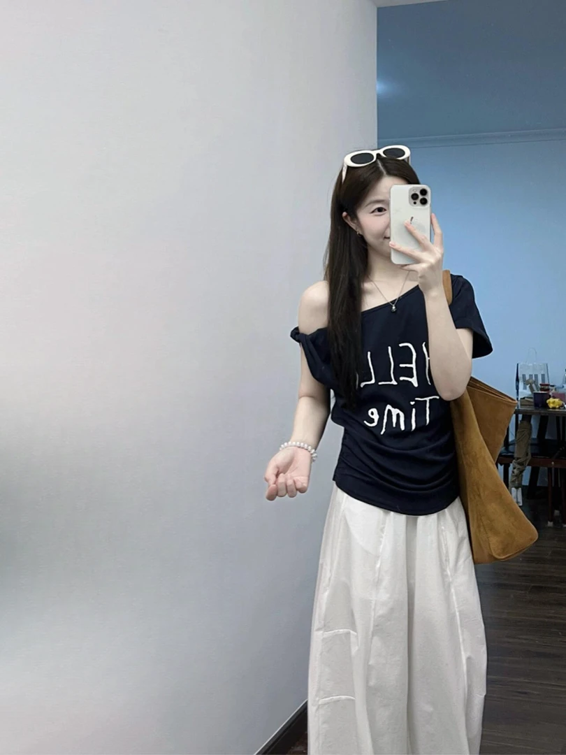 2025夏季新款韩系字母印花扭结斜肩T恤上衣搭配白色休闲裤两件套