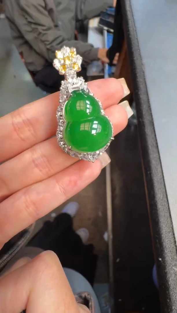 未镶嵌定制翡翠翡翠A货有轻微色差属于正常现象无事牌多样性发货1