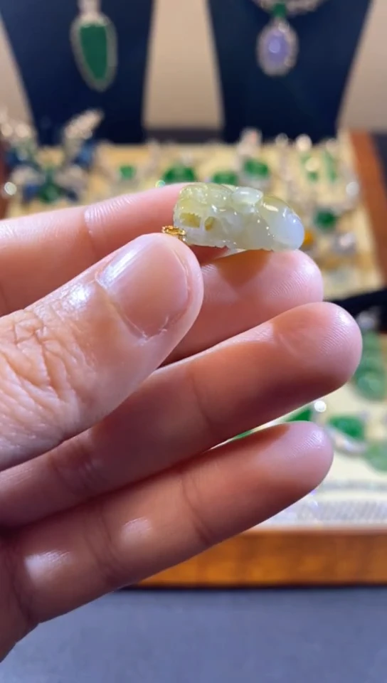 【闪购商品】翡翠吊坠(赠链)18K金镶嵌缅甸天然A货翡翠