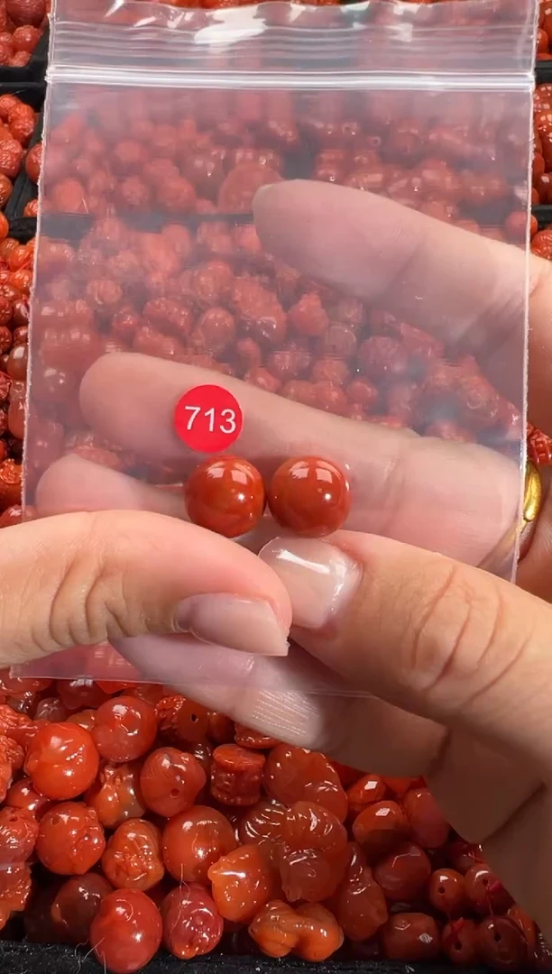 颈饰未镶嵌南红玛瑙1