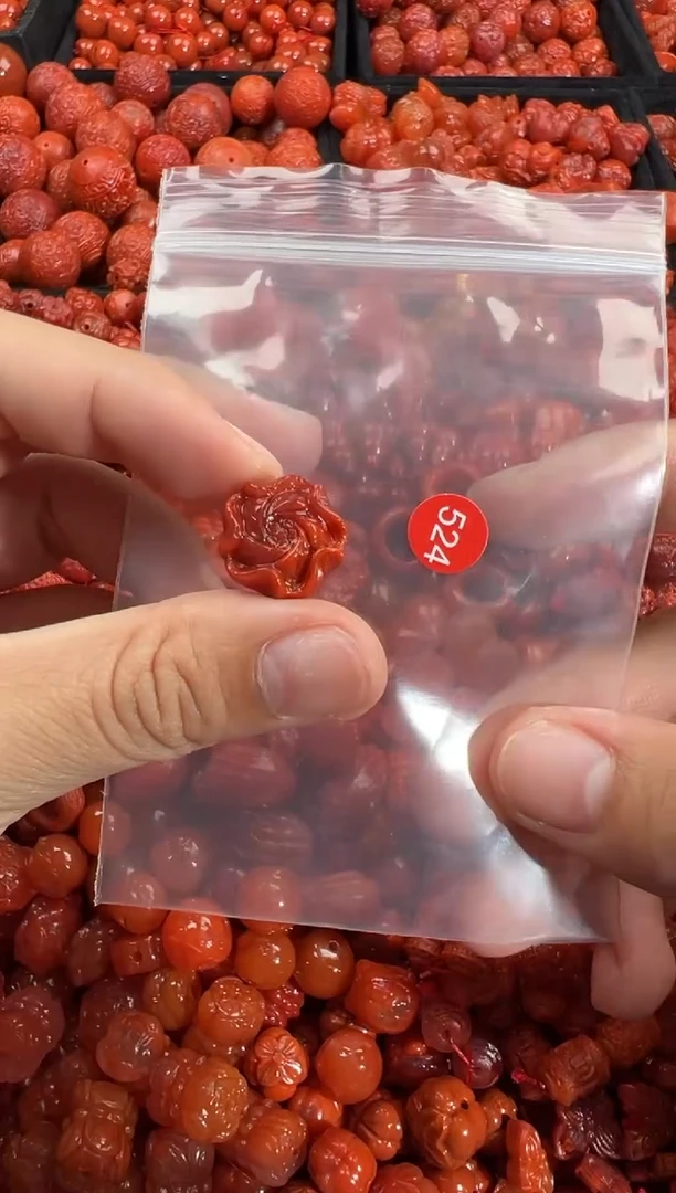 南红玛瑙未镶嵌颈饰1