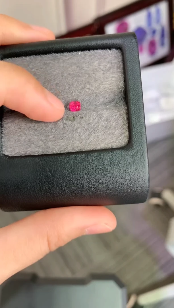 【闪购商品】定制尖晶石裸石未镶嵌枕型 sagyin粉 0.35ct