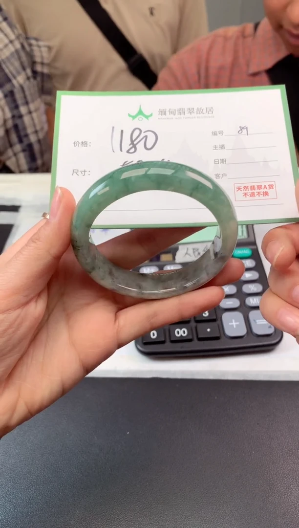 定制翡翠未镶嵌毛货需精细抛光+多人