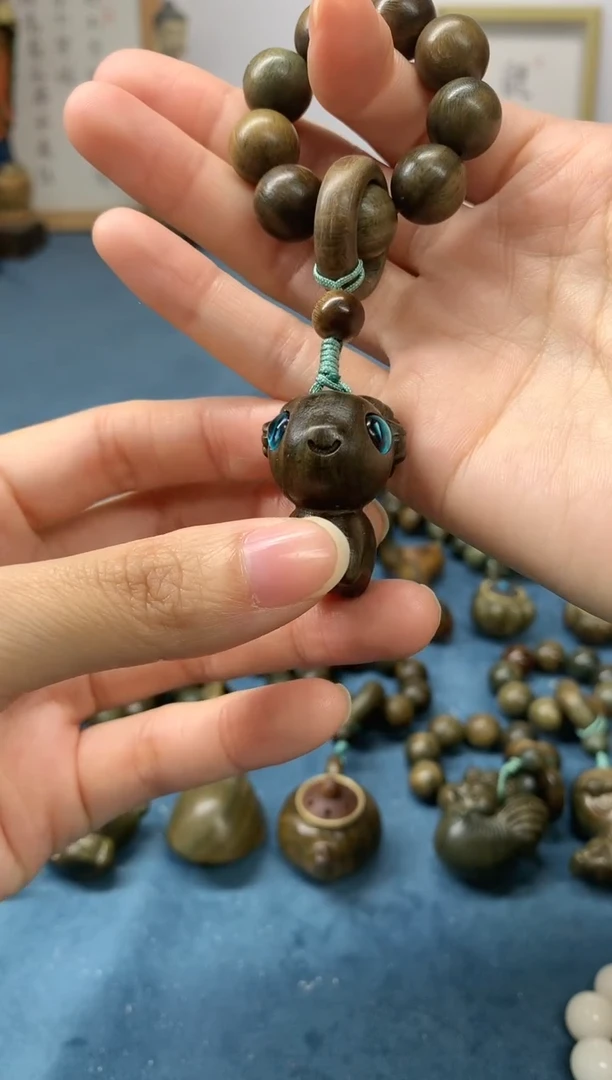 【闪购商品】维腊木（绿檀）把件喜气羊羊 盘玩件