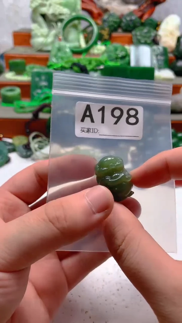 和田玉未镶嵌珠宝半成品1