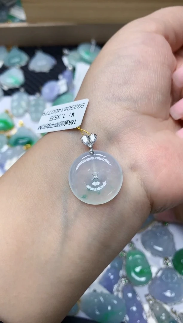 颈饰18K金镶嵌翡翠111111