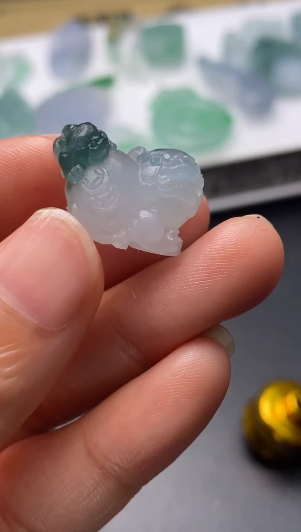 定制翡翠未镶嵌翡翠毛货多样性发其一