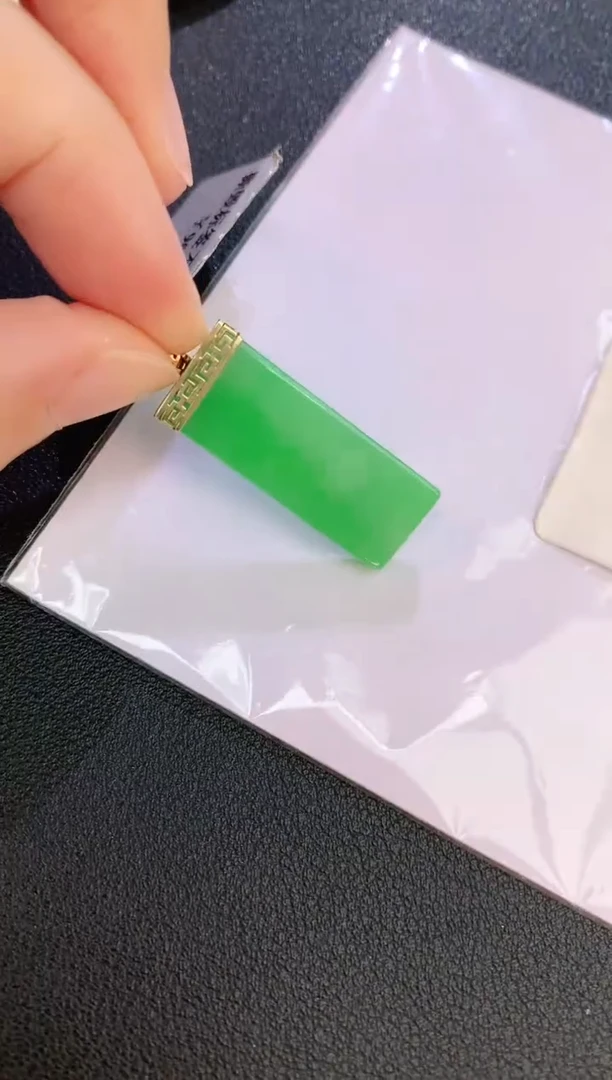 翡翠18K金镶嵌颈饰赠礼盒证书 麦麦