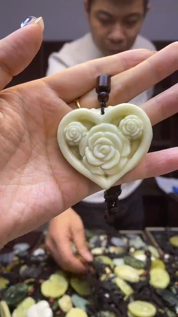 未镶嵌岫玉挂件