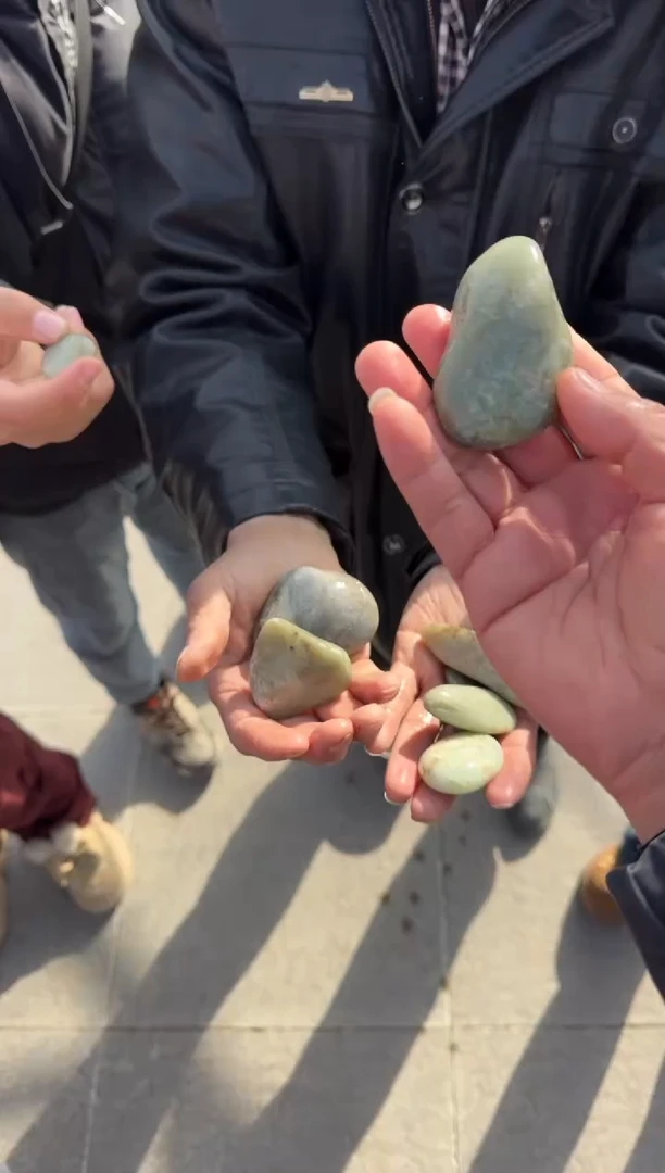 未镶嵌和田玉（糖玉）挂件和田玉