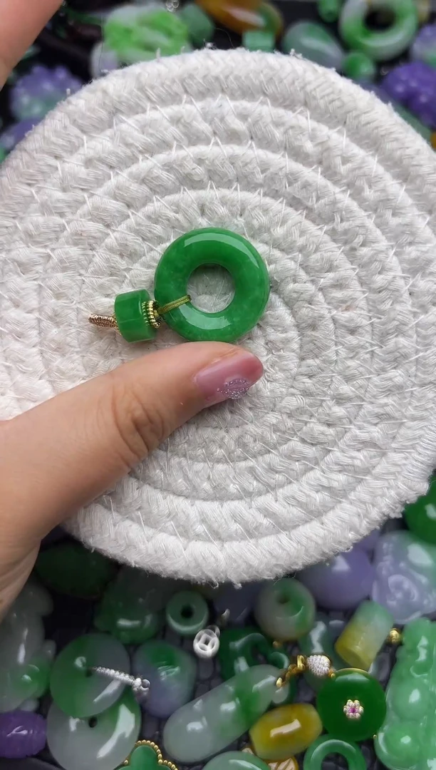 颈饰未镶嵌翡翠缅甸翡翠吊坠