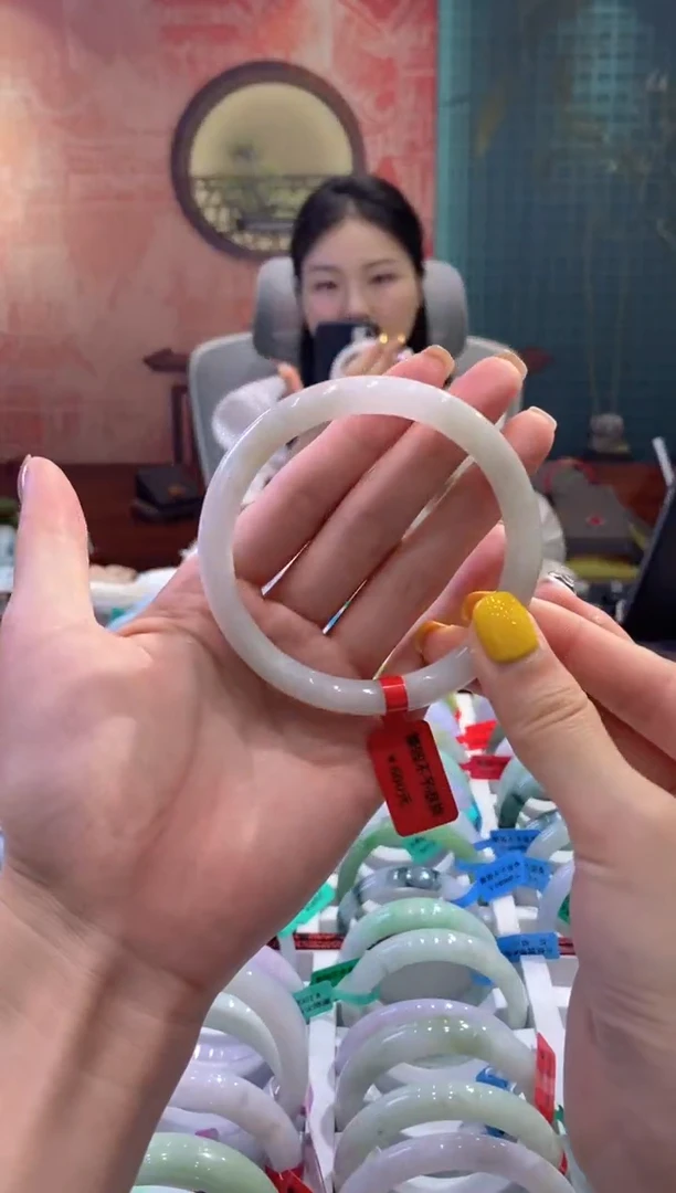 翡翠手镯未镶嵌多人08506