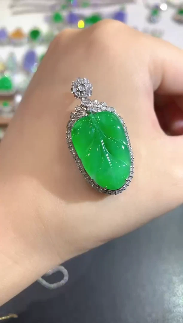 吊坠(不含链)18K金镶嵌翡翠鸣*吊坠