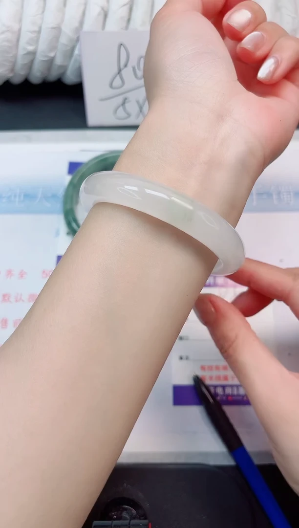 【闪购商品】石英质玉手镯未镶嵌85-56