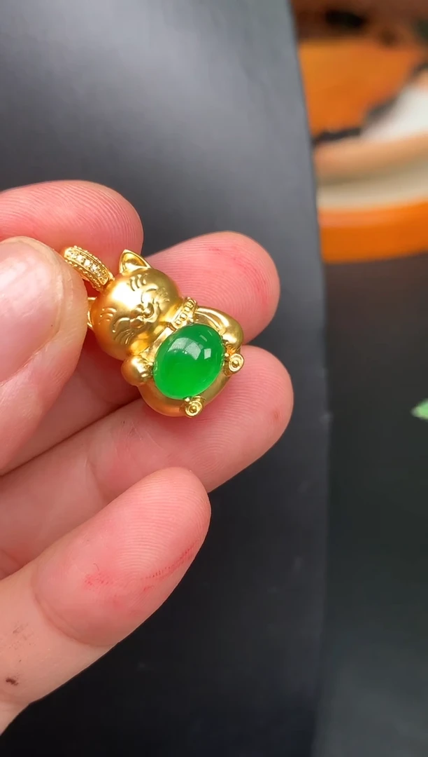 翡翠18K金镶嵌颈饰猫咪