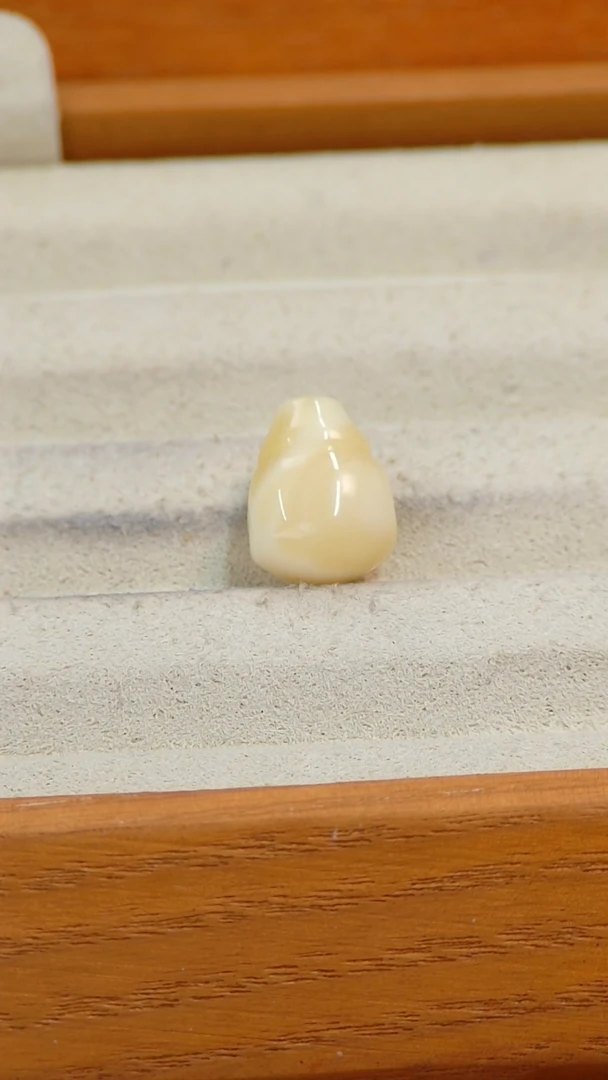 【闪购商品】蜜蜡裸石未镶嵌俄料10.5MM0.739克