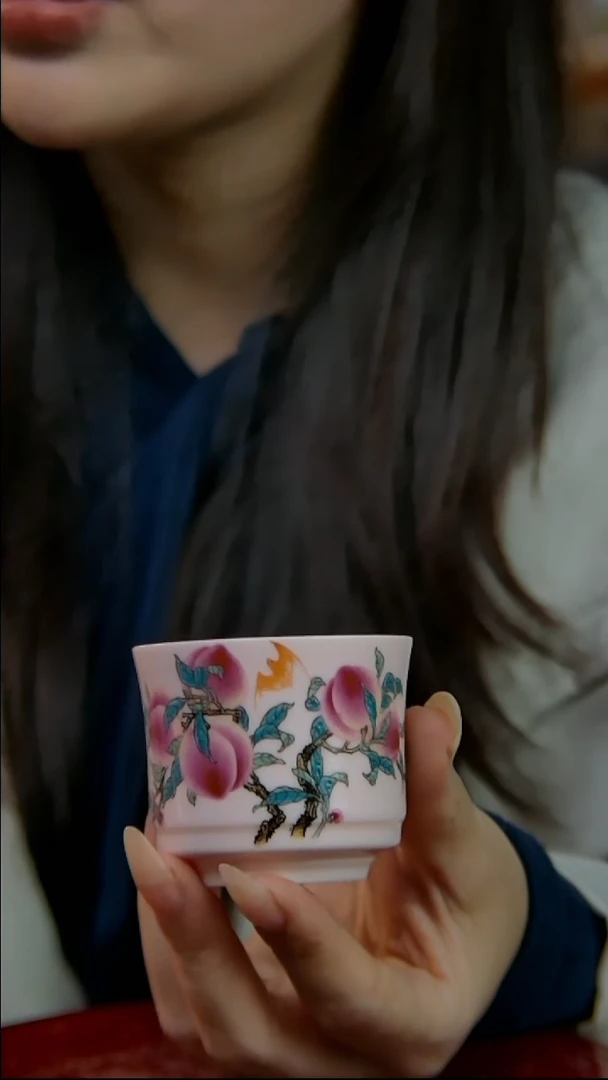 摆件陶景德镇陶瓷摆件红稀土寿桃马蹄杯