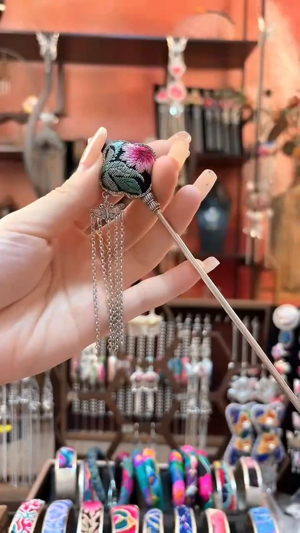 织绣云织谣民族风精美饰品   240