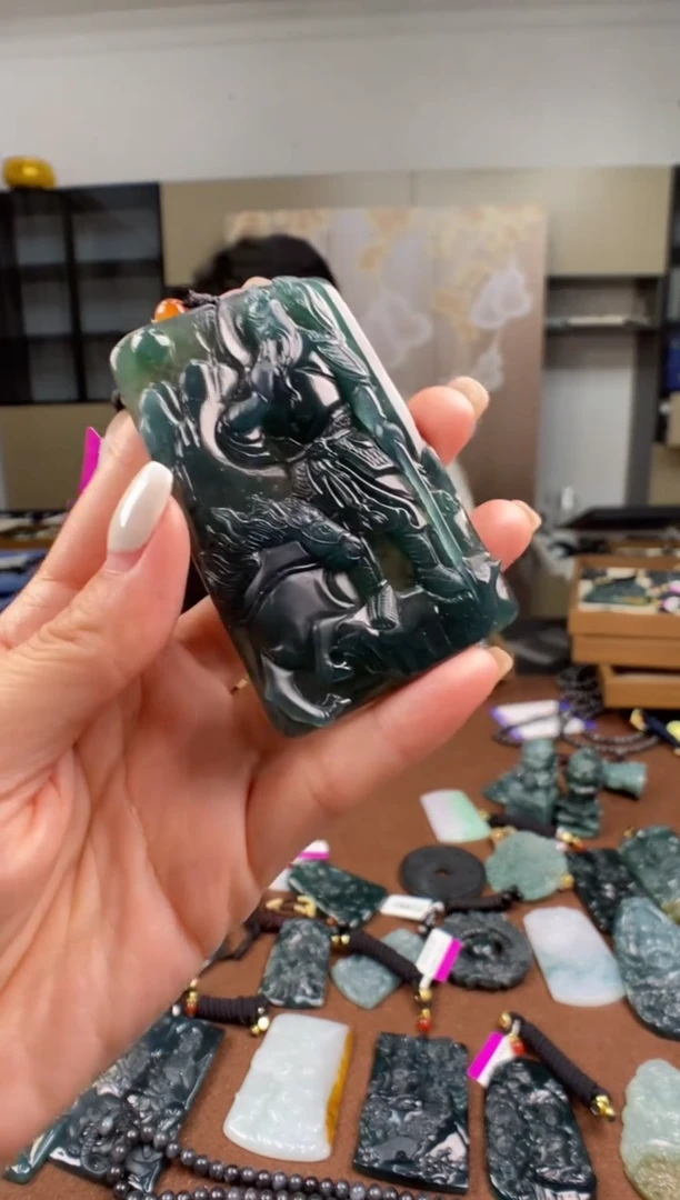 颈饰未镶嵌翡翠 多样性发其一