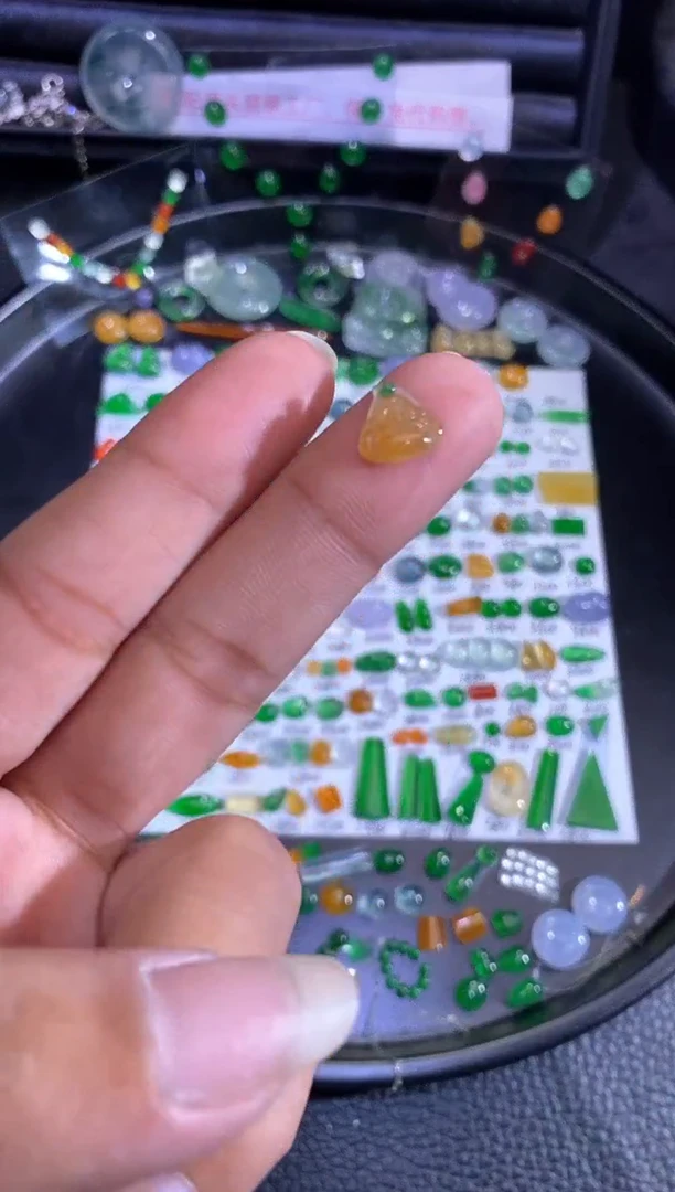 未镶嵌挂件翡翠佛公