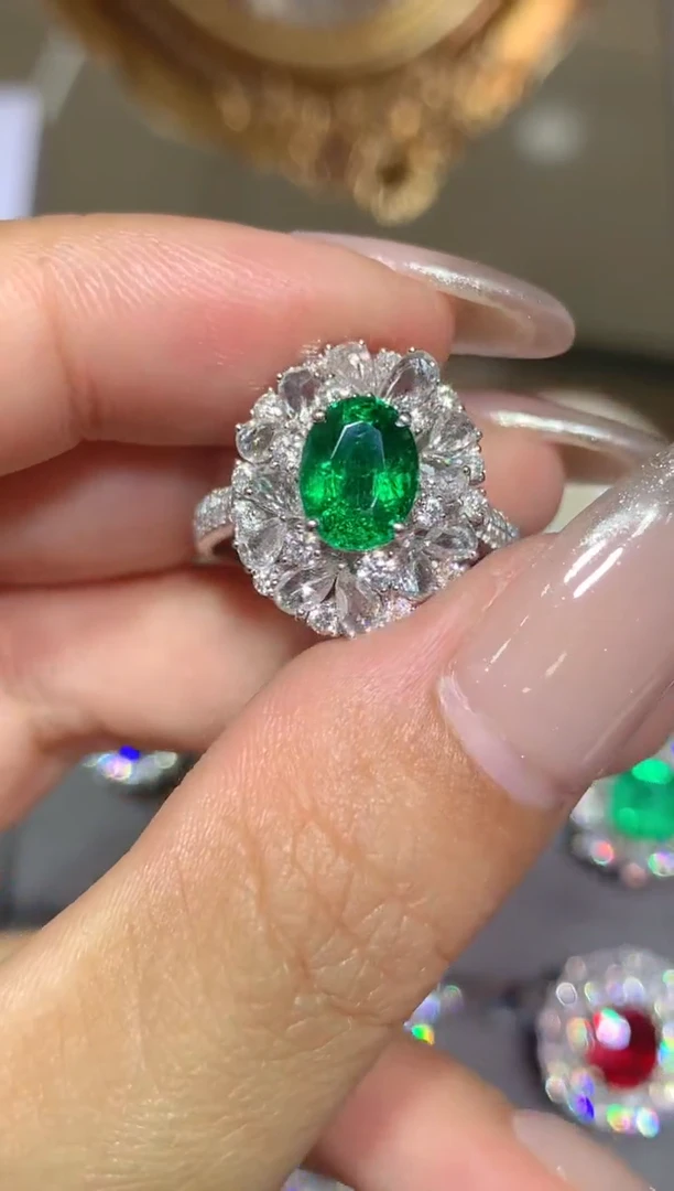 祖母绿戒指铂Pt950镶嵌1.36CT 沃顿