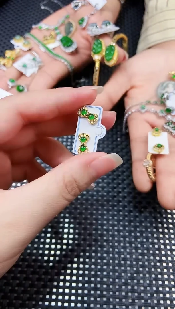【闪购商品】翡翠耳饰未镶嵌111111111