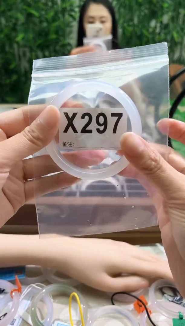 玛瑙/玉髓手镯未镶嵌x297