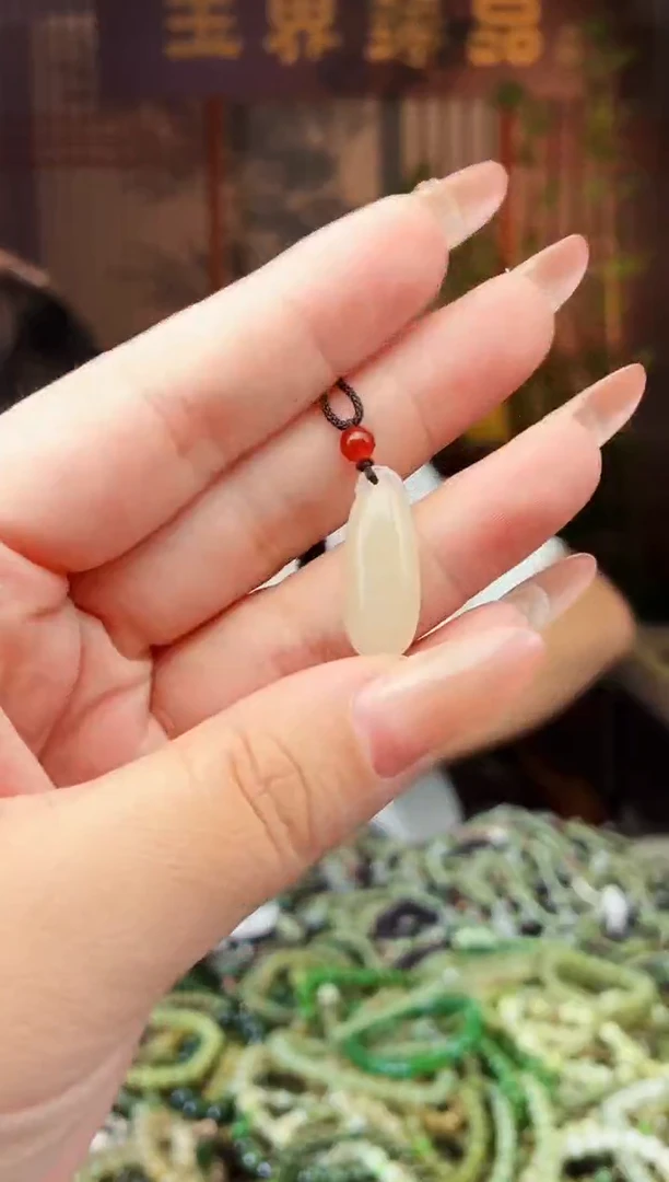 和田玉未镶嵌颈饰拍一发一