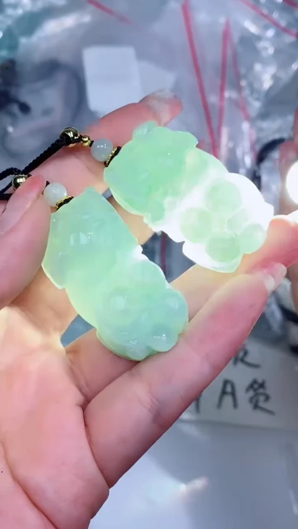 翡翠未镶嵌颈饰吊坠