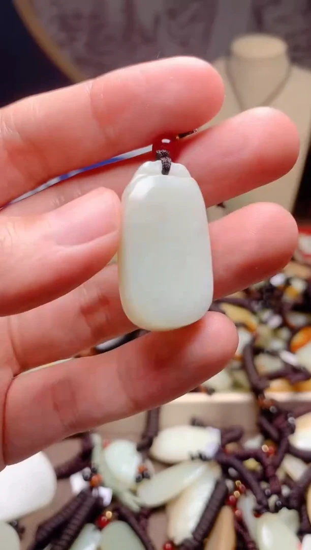 和田玉未镶嵌颈饰1