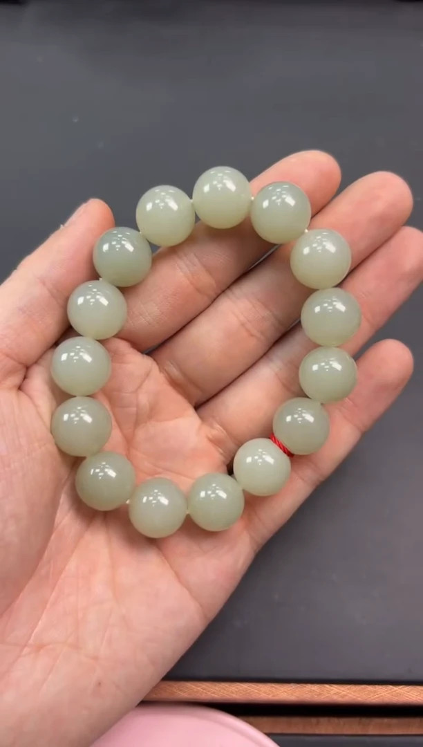 【闪购商品】和田玉手串未镶嵌且末微色差近矿卡14