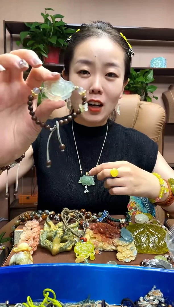 未镶嵌岫玉手牌多样性发货发其中之一