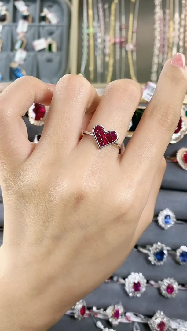 戒指18K金镶嵌红宝石·