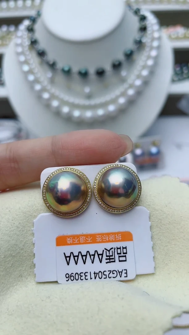耳饰18K金镶嵌拼合珍珠（马贝珠）W94