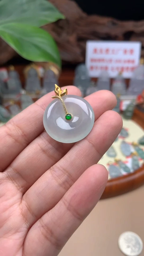 【闪购商品】翡翠吊坠(不含链)18K金镶嵌平安扣