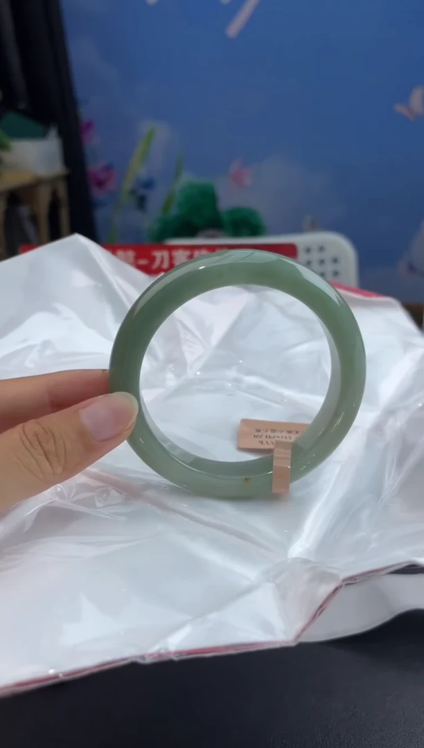 翡翠手镯未镶嵌8翡翠手镯