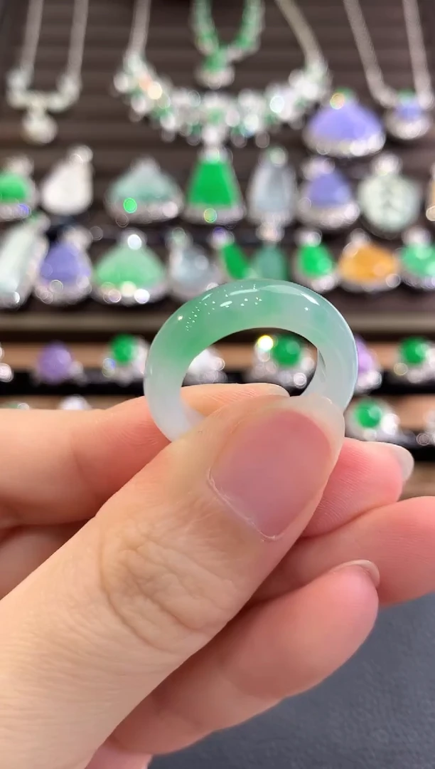 18K金镶嵌戒指翡翠g2