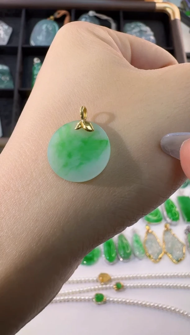 颈饰18K金镶嵌翡翠缅甸A货翡翠