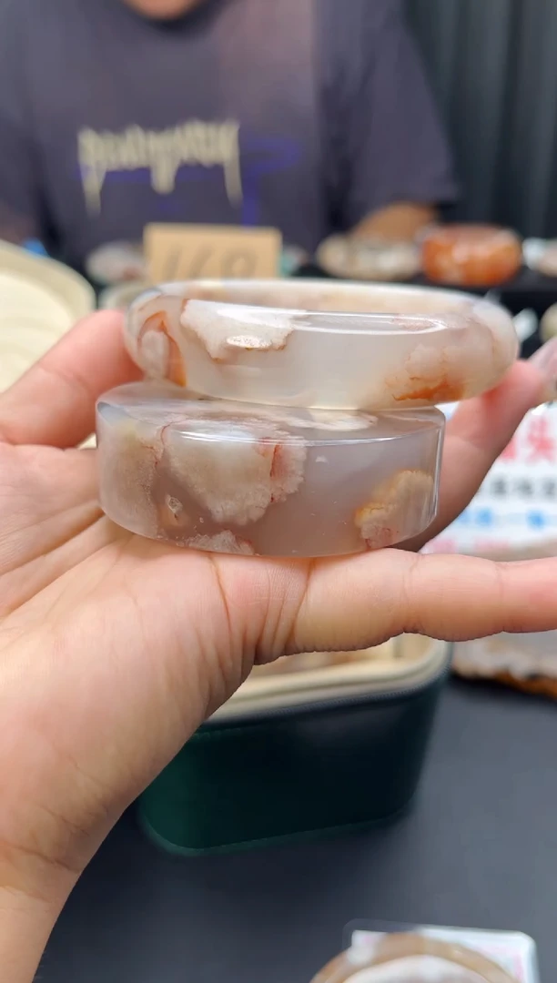 石英质玉手镯未镶嵌赠送镯心（圈口65