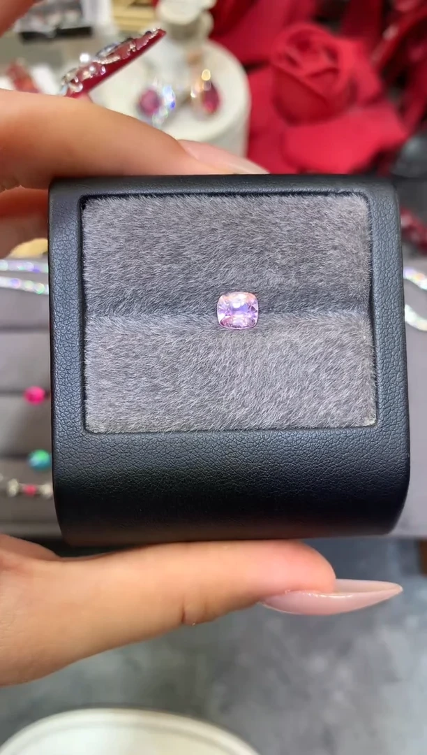未镶嵌裸石定制尖晶石枕型 粉色调 1.26ct