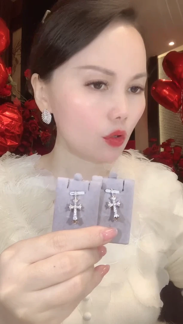 18K金镶嵌吊坠(不含链)钻石A22 多样性发货一件