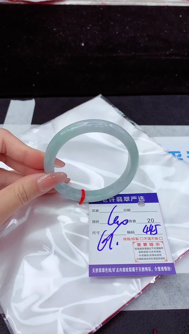 翡翠手镯未镶嵌1