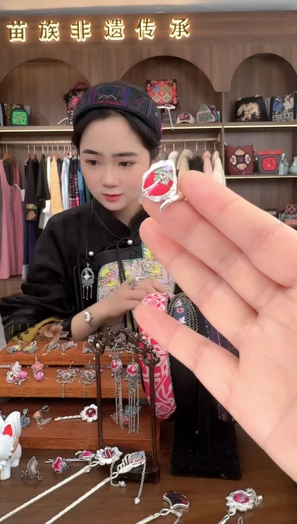 【闪购商品】织绣扶光苗绣传承108