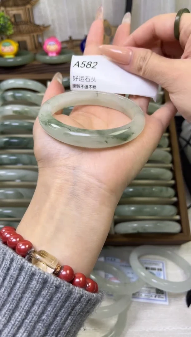 未镶嵌手镯石英质玉582