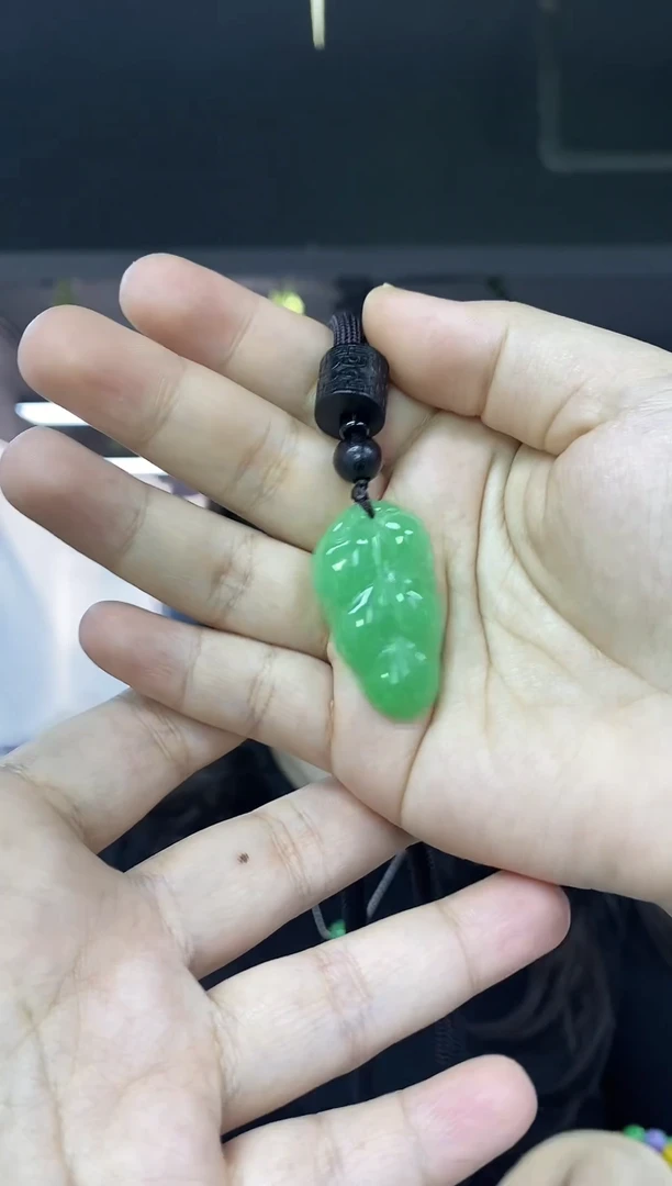 颈饰未镶嵌翡翠多样性发其一颜色微差